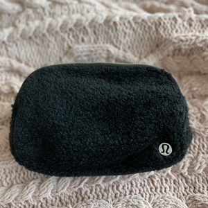 Lululemon Everywhere Fleece Belt Bag * Black